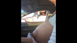 Girl reveals her tits whereas driving and squeezes her puffies